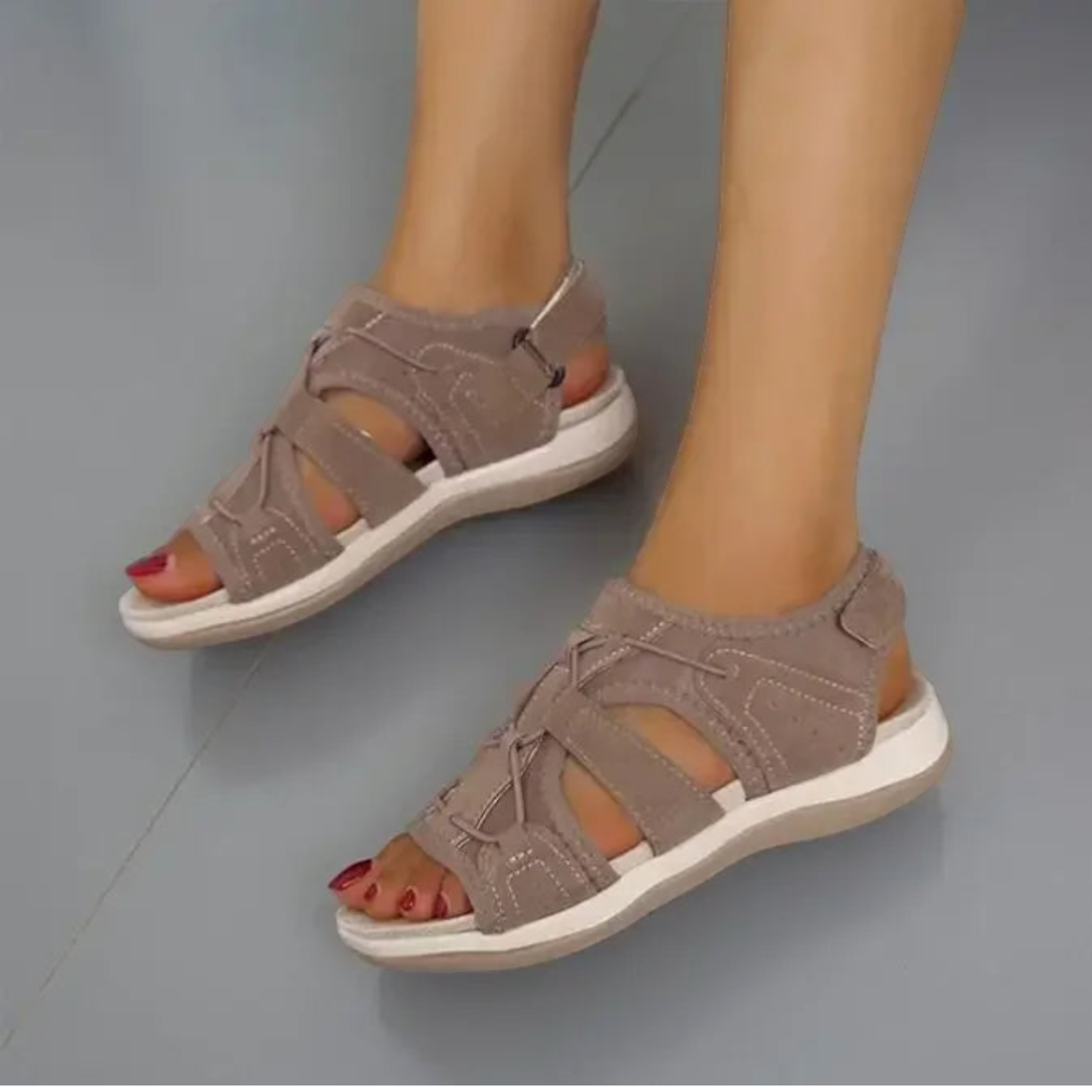 Orthopedic women's sandals with an open design, featuring adjustable straps and a cushioned footbed for comfort. 3