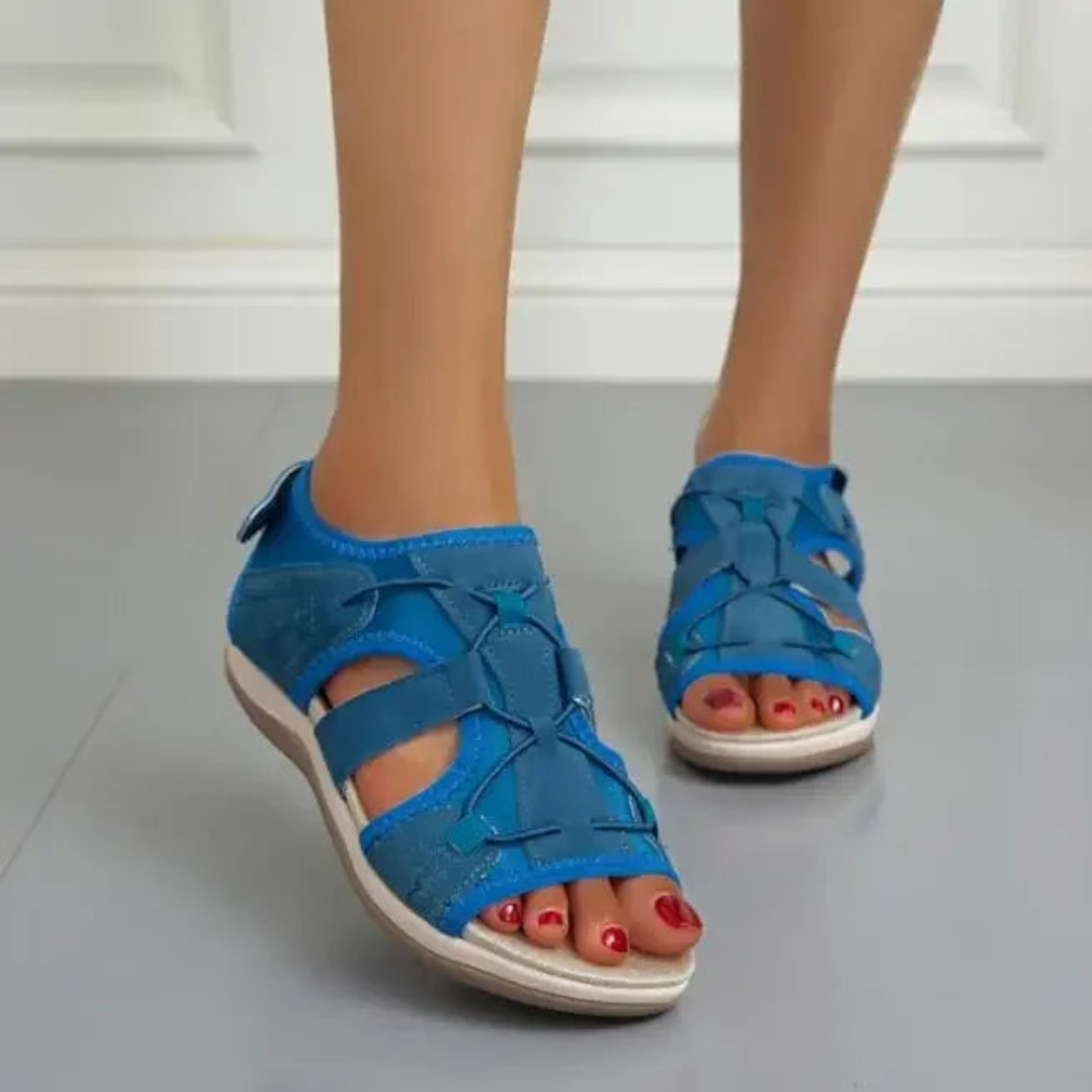 Orthopedic women's sandals with an open design, featuring adjustable straps and a cushioned footbed for comfort. 5