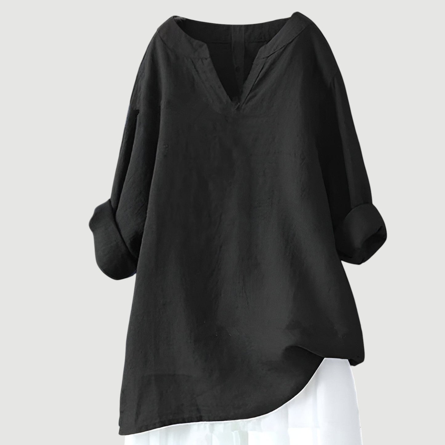 Oversized women's shirt with a classic neckline, designed for warm days, featuring a relaxed fit and short sleeves. 5
