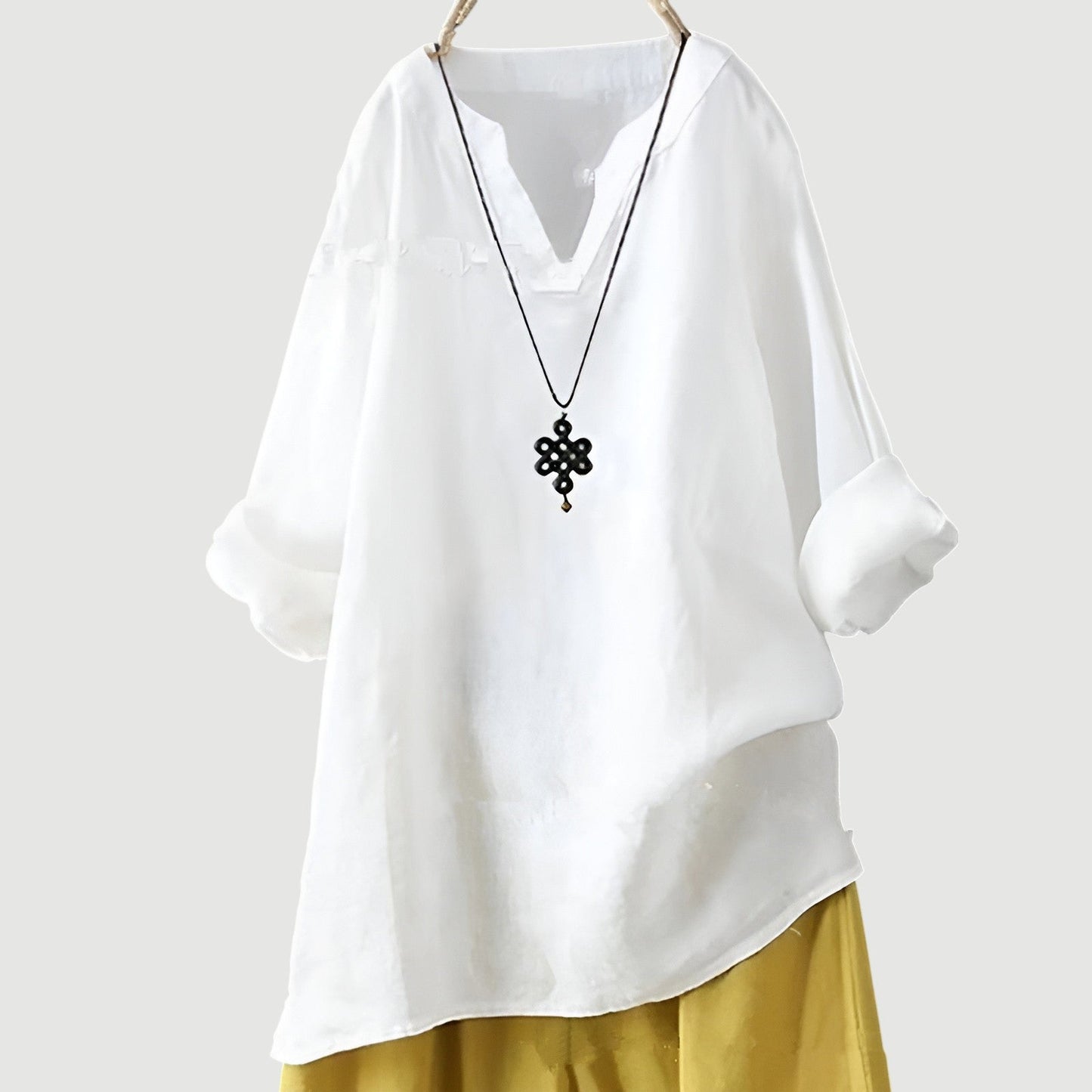 Oversized women's shirt with a classic neckline, designed for warm days, featuring a relaxed fit and short sleeves. 6