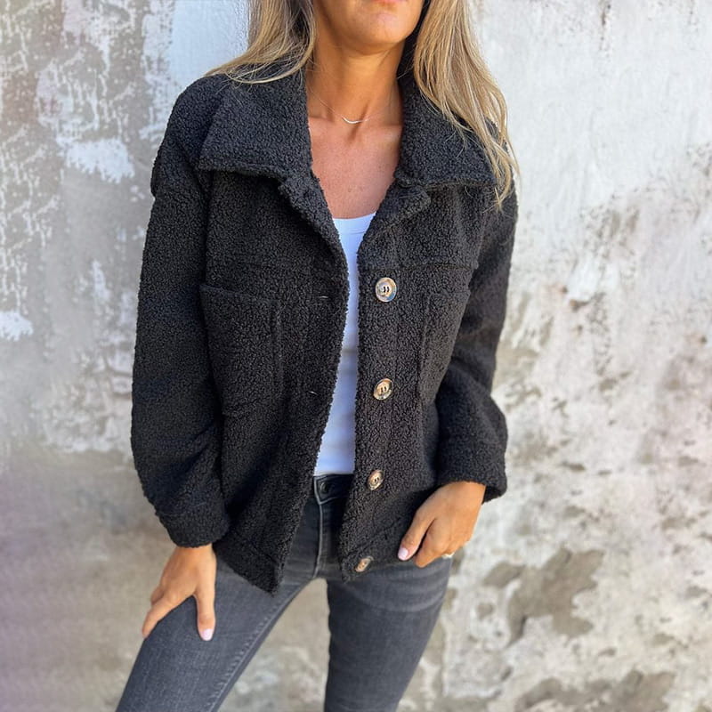 Winter jacket for women featuring an inner lining and a loose fit. 2
