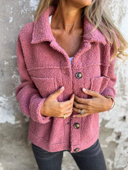 Winter jacket for women featuring an inner lining and a loose fit. 3