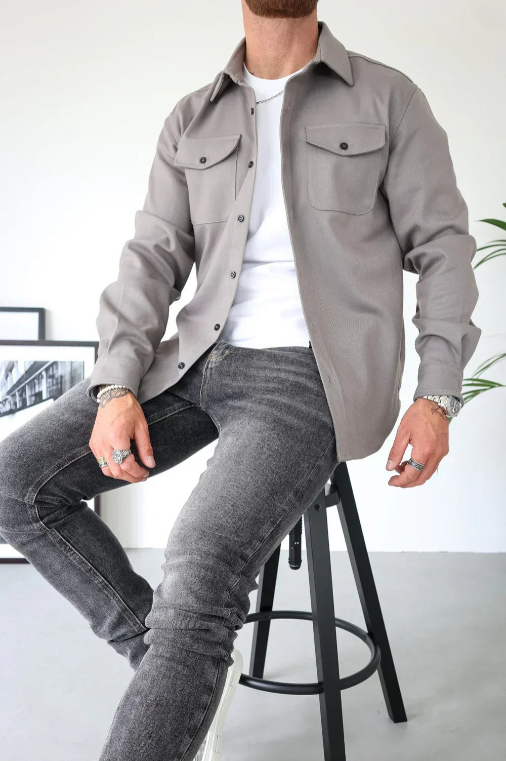 Men's elegant blazer with a pocket, designed for everyday styling. 1