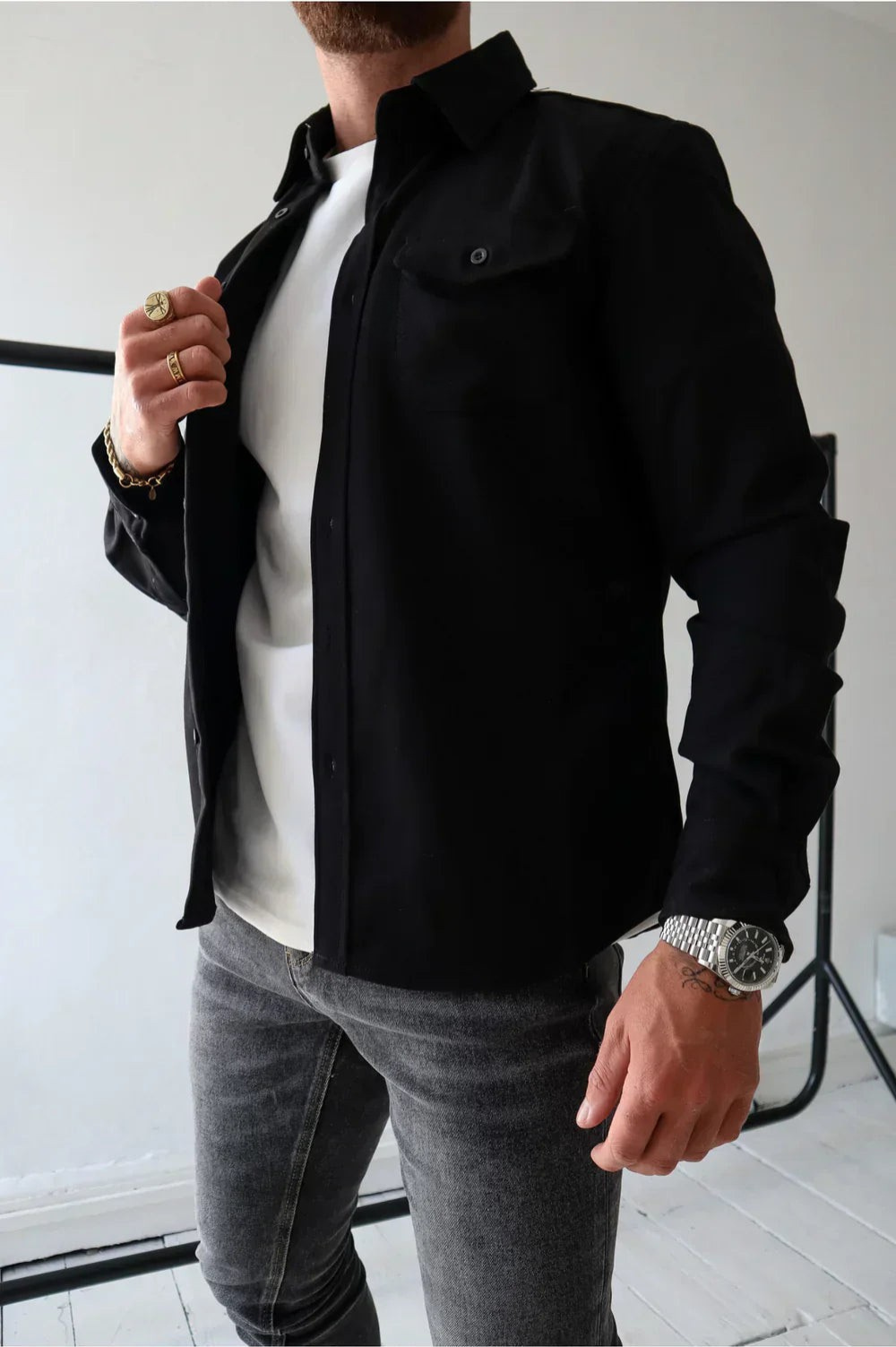 Men's elegant blazer with a pocket, designed for everyday styling. 3