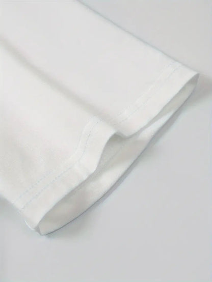 Men's short-sleeve t-shirt in white, featuring a classic crew neckline and a relaxed fit. 3