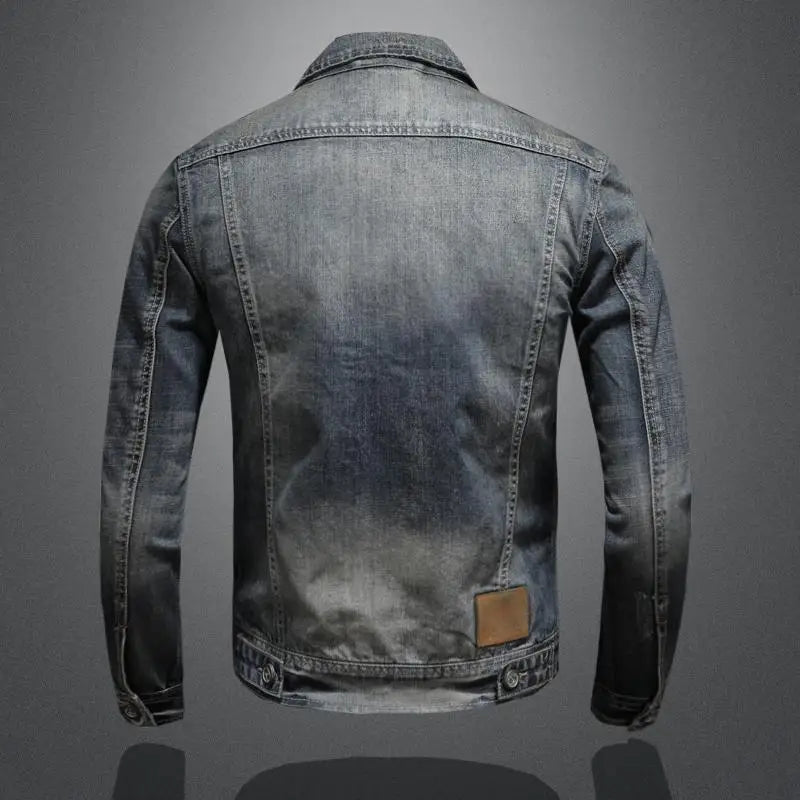 Men's denim jacket with pockets in a vintage style. 3
