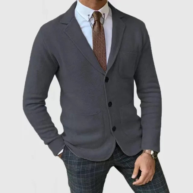 Men's smart casual blazer with a tailored fit, featuring a structured design and a contemporary silhouette. 2