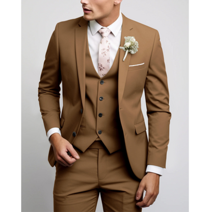 Męski trzyczęściowy garnitur ślubny slim fit z dopasowaną marynarką, prezentujący elegancki 2