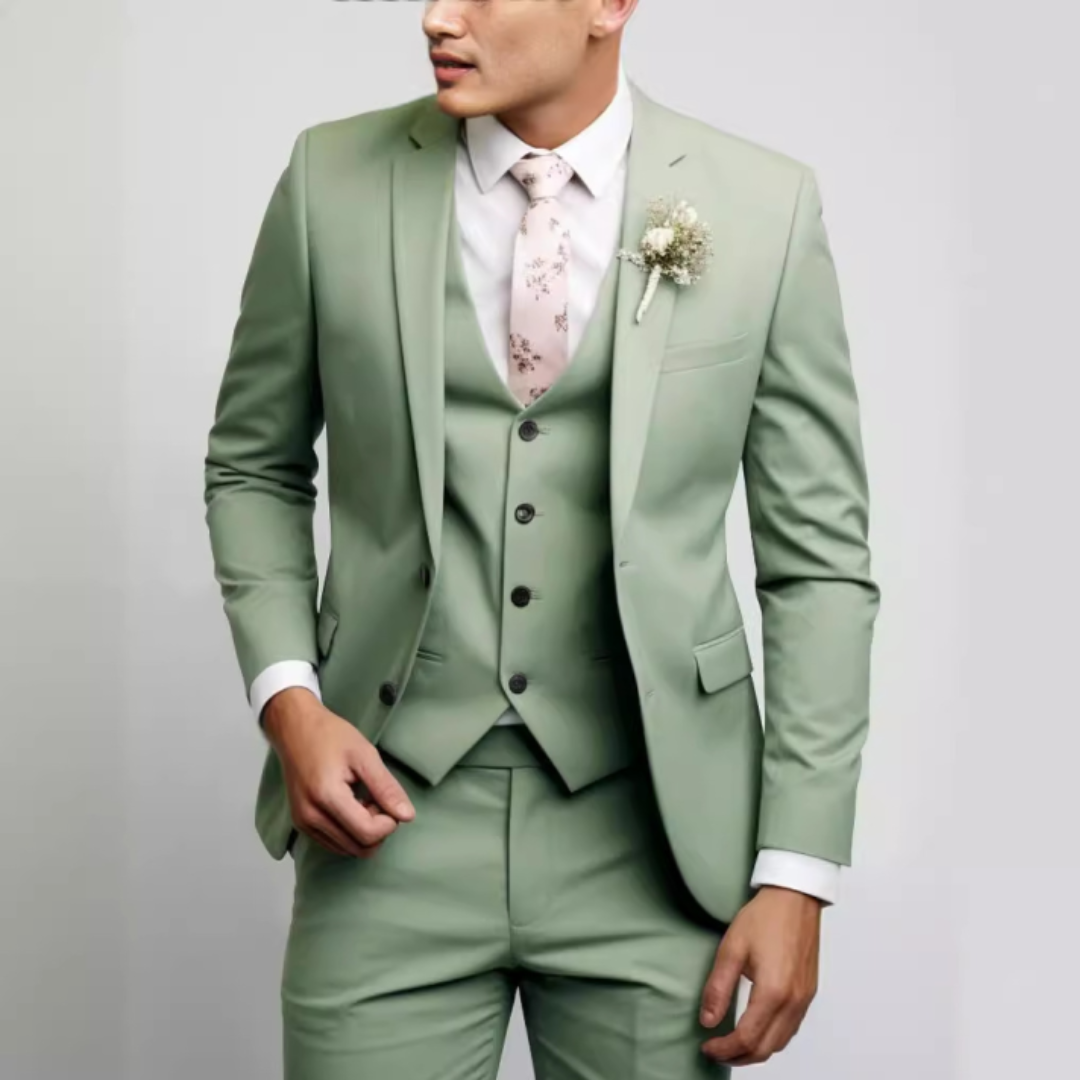 Męski trzyczęściowy garnitur ślubny slim fit z dopasowaną marynarką, prezentujący elegancki 5
