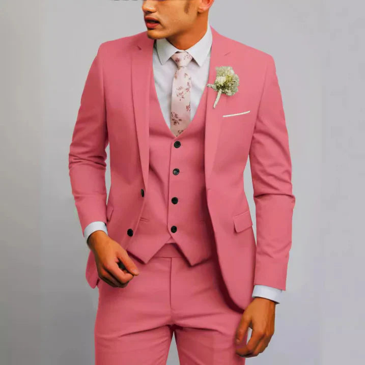 Męski trzyczęściowy garnitur ślubny slim fit z dopasowaną marynarką, prezentujący elegancki 6