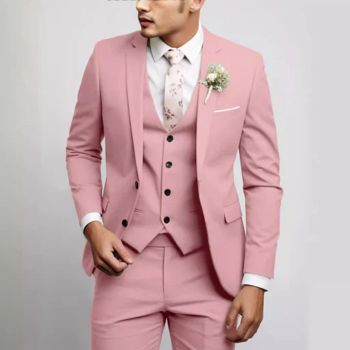 Męski trzyczęściowy garnitur ślubny slim fit z dopasowaną marynarką, prezentujący elegancki 8