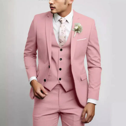 Męski trzyczęściowy garnitur ślubny slim fit z dopasowaną marynarką, prezentujący elegancki 8