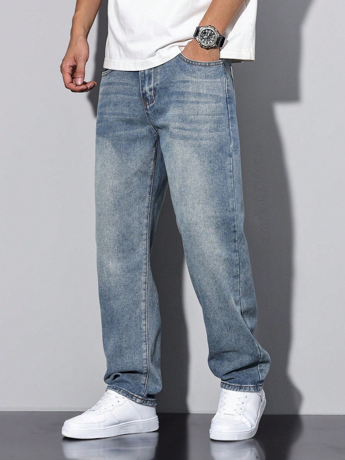 Men's casual straight-leg jeans with a distressed look. 0