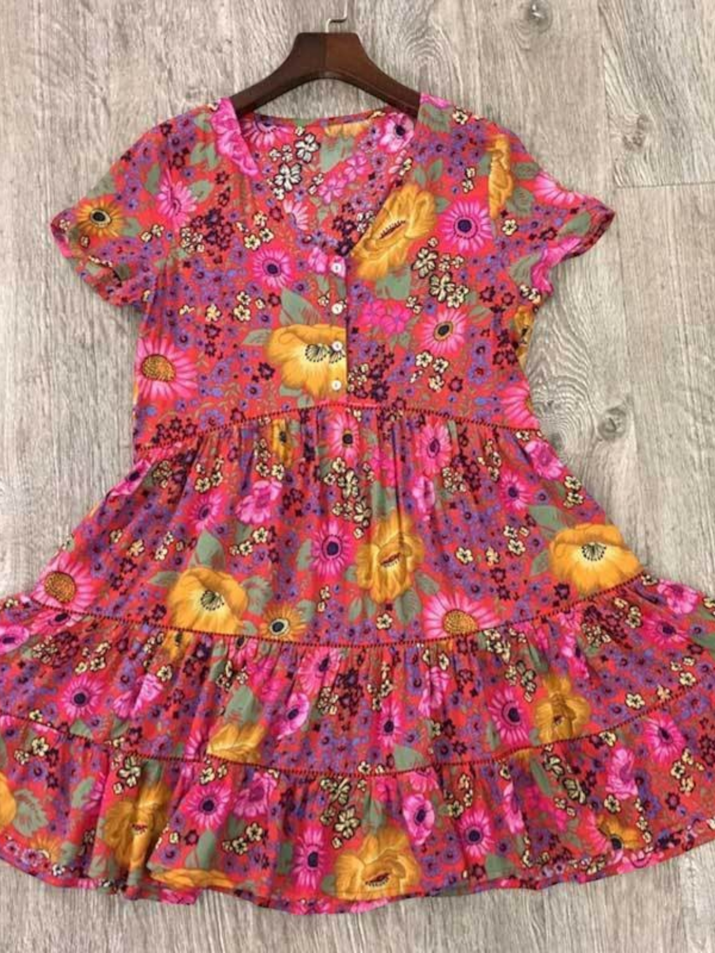 A short-sleeve mini dress with a boho design, featuring a relaxed fit and a flowing silhouette, suitable for summer wear. 3