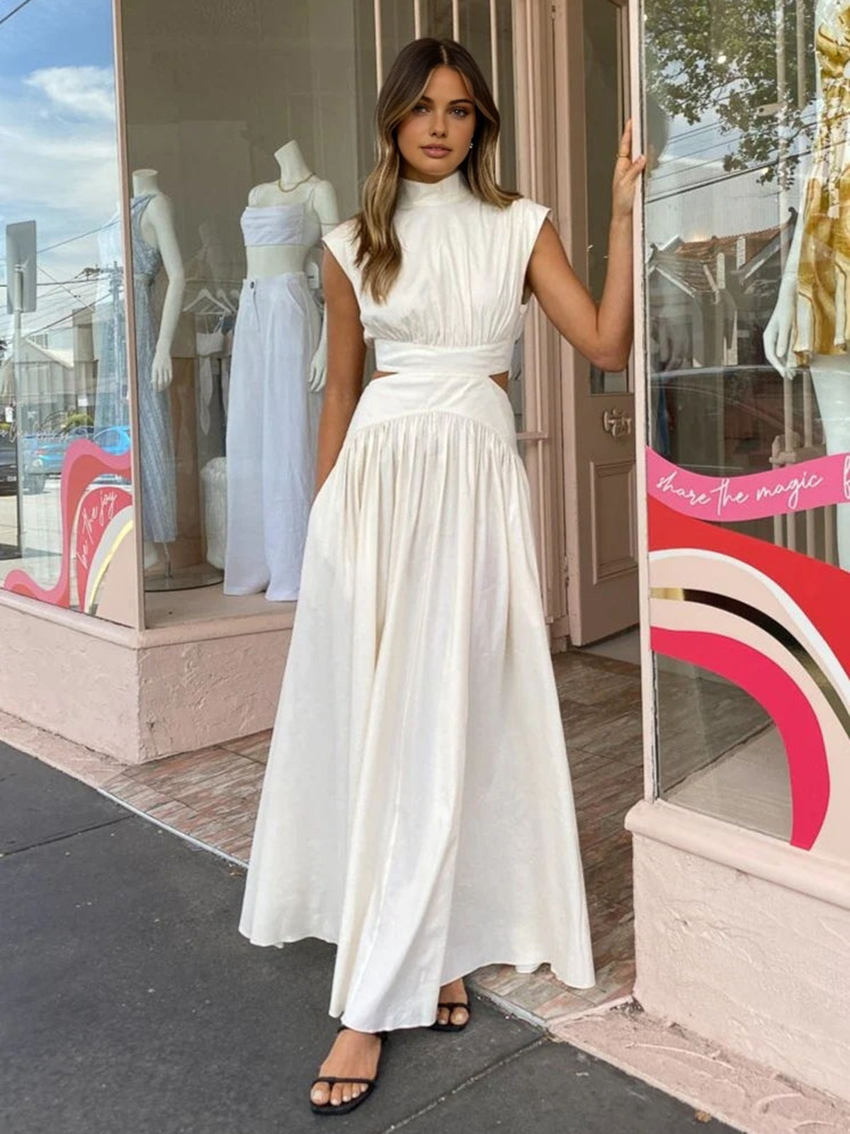 Maxi dress with a V-neckline and cut-out details, designed for formal events and summer gatherings. 1