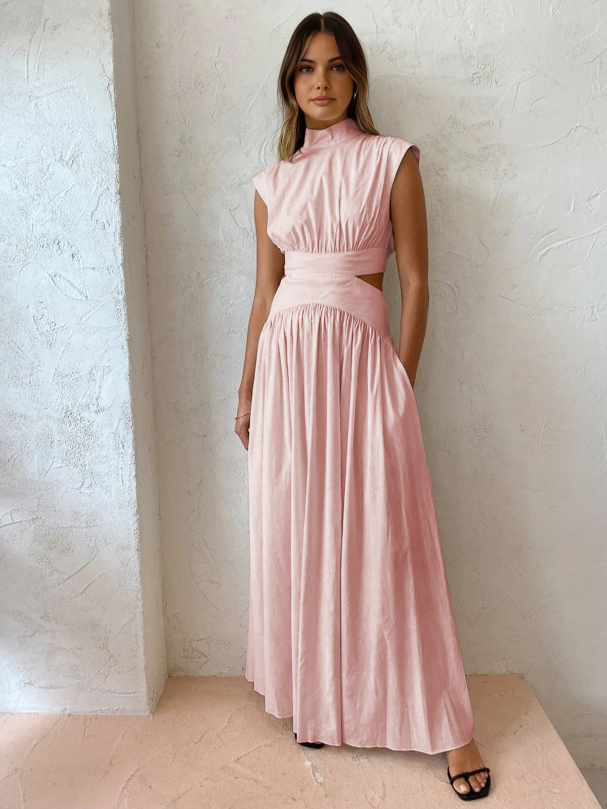 Maxi dress with a V-neckline and cut-out details, designed for formal events and summer gatherings. 5