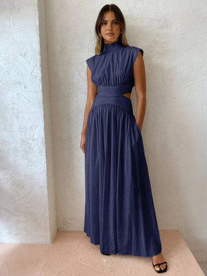 Maxi dress with a V-neckline and cut-out details, designed for formal events and summer gatherings. 7