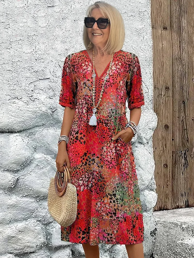 Woman's dress for weddings featuring a fitted design and vibrant pattern. 1