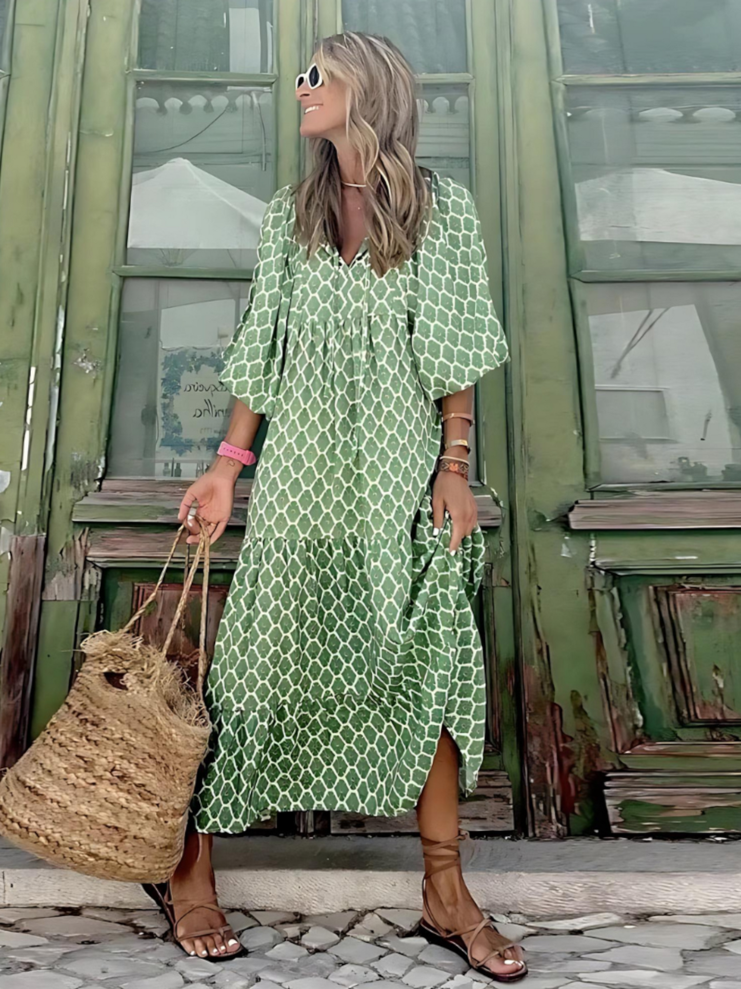 Maxi dress with long sleeves featuring a retro design, suitable for women attending weddings. The dress has a flowing silhouette and a classic pattern. 2