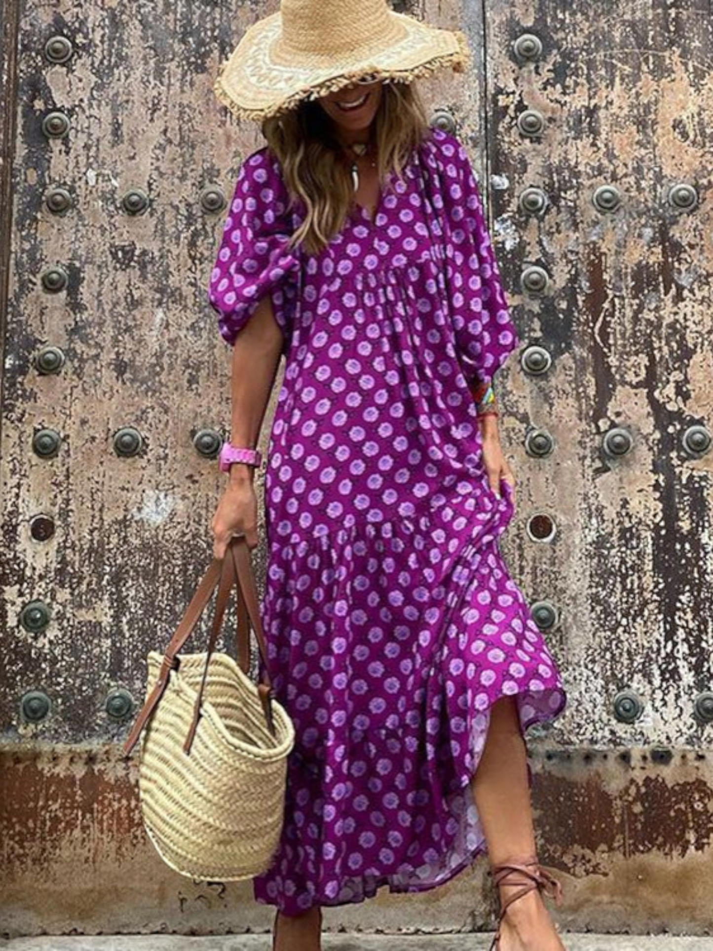 Maxi dress with long sleeves featuring a retro design, suitable for women attending weddings. The dress has a flowing silhouette and a classic pattern. 5