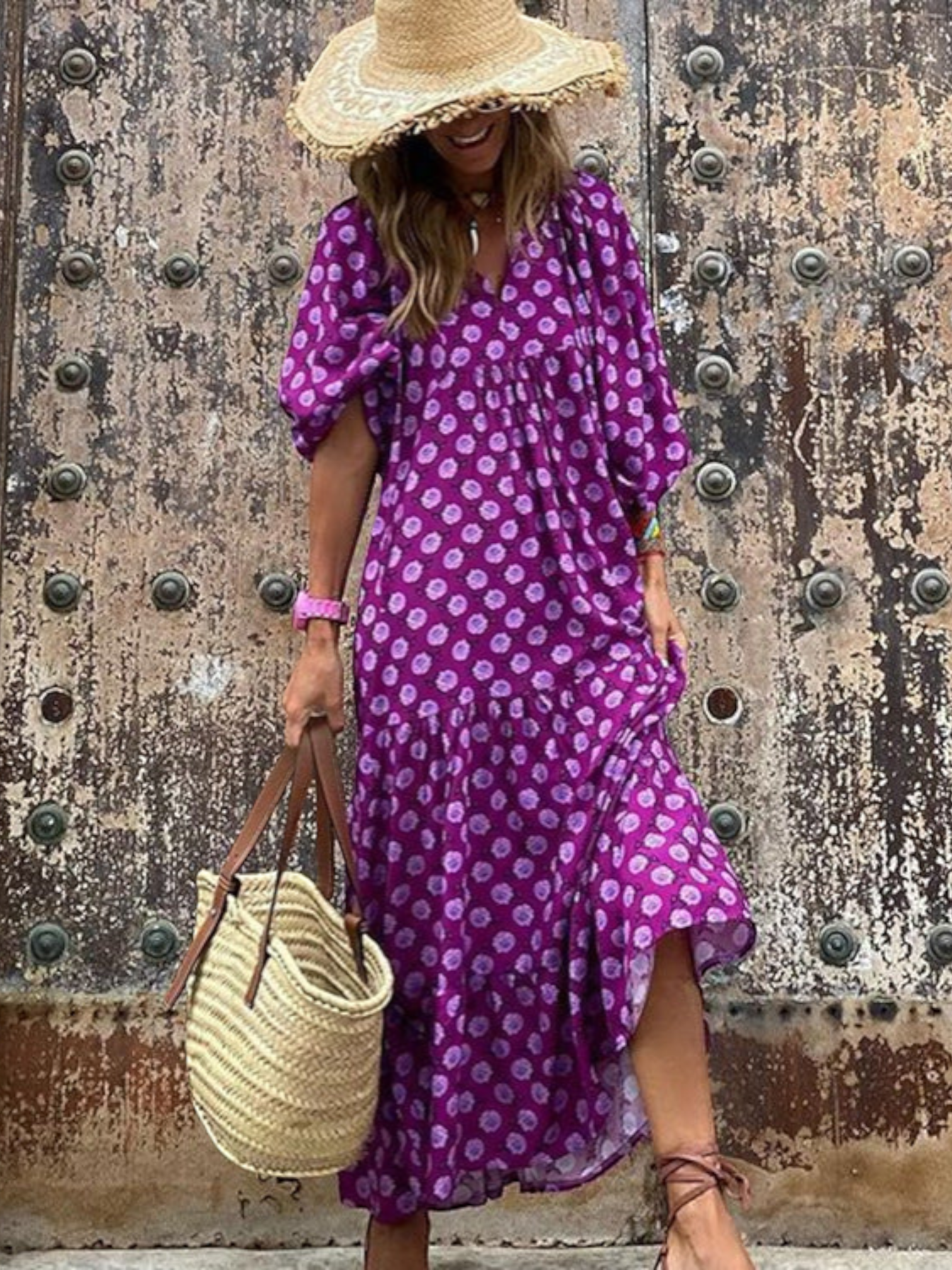 Maxi dress with long sleeves featuring a retro design, suitable for women attending weddings. The dress has a flowing silhouette and a classic pattern. 5