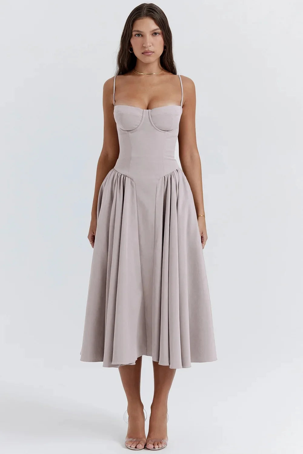 Midi evening dress featuring lace details and adjustable straps. The dress has a fitted bodice and a flowing skirt, showcasing elegant design elements. 2