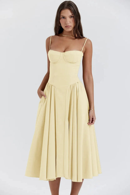 Midi evening dress featuring lace details and adjustable straps. The dress has a fitted bodice and a flowing skirt, showcasing elegant design elements. 3