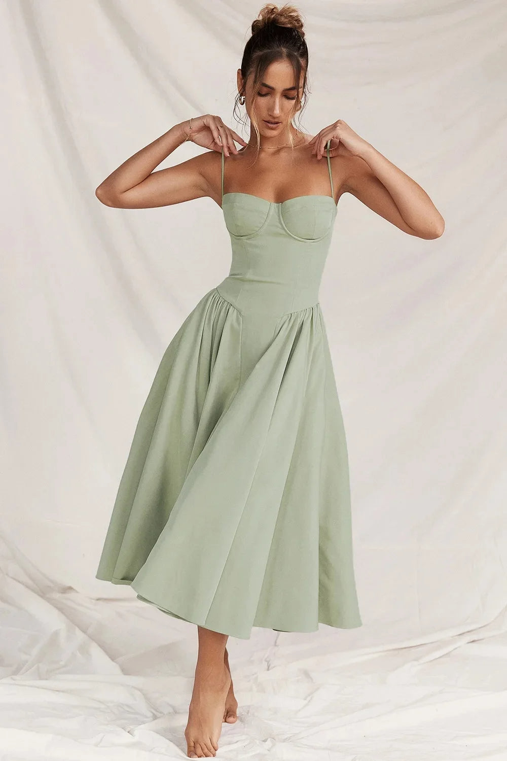 Midi evening dress featuring lace details and adjustable straps. The dress has a fitted bodice and a flowing skirt, showcasing elegant design elements. 6