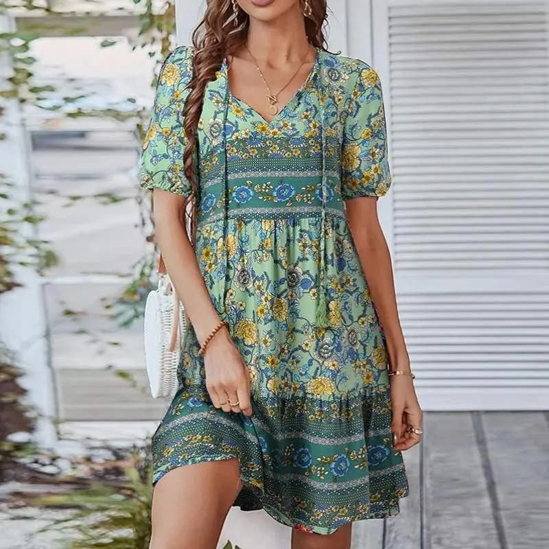 Women's midi dress featuring a V-neck design and a floral pattern, suitable for evening events and weddings. 0